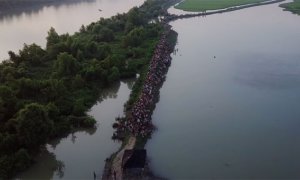 Imagen que muestra a miles de personas tratando de llegar a Bangladesh. - ACNUR