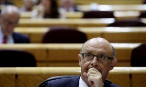 El ministro de Hacienda, Cristóbal Montoro, durante la sesión de control al Gobierno en el pleno del Senado. EFE/Kiko Huesca