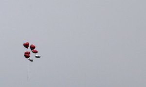 Corazones de helio en plena ascensión.- AFP