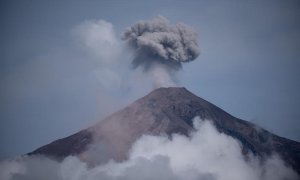 Vista del volcán de Fuego en erupción.EFE/Santiago Billy