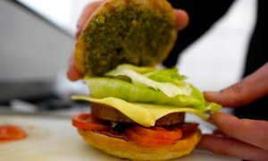 Una hamburguesa vegana. AFP