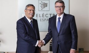 Jordi Sevilla (der.) y su antecesor al frente de Red Eléctrica Corporación, José Folgado. E.P.