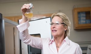 La científica estadounidense Frances H. Arnold se convierte en la quinta mujer que gana el Premio Nobel de Química.- Instituto de Tecnología de California