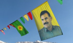 Carteles del lider y fundador del PKK, Abdula Ochalan, encarcelado por los turcos. Su pensamiento ha inspirado la acción política de facciones kurdas de Turquía, Siria e Irán./ Karlos Zurutuza.