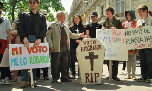 Manifestación de la Marea Granate, a propósito del voto rogado.  Foto: MAREA GRANATE