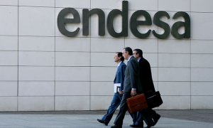 Un cartel de Endesa en una de las sedes de la compañía.- EFE