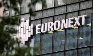 El logo de Euronext en un edificio en la Defense, el distrito financiero de Paris. REUTERS/Charles Platiau