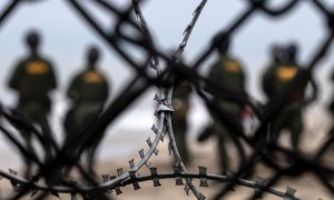 Policías estadounidenses en la frontera con México. - AFP