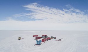 El equipo de investigadores de SALSA durante la expedición para acceder a las aguas del lago Mercer, a más de mil metros de profundidad en la Antártida.- SALSA