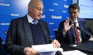 El presidente del Banco Sabadell, Josep Oliú, y el consejero deelgado, Jaume Guardiola, en la presentación de resultados de la entidad de 2018. EFE/Emilio Naranjo