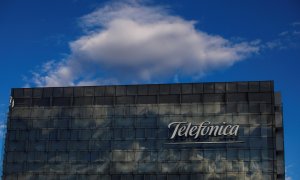 El logo de Telefónica en su sede en el distrito madrileño de Las Tablas, al norte de la ciudad. REUTERS/Juan Medina