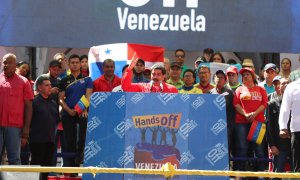 El presidente de Venezuela, Nicolás Maduro, habla este sábado ante miles de simpatizantes, en Caracas.- EFE