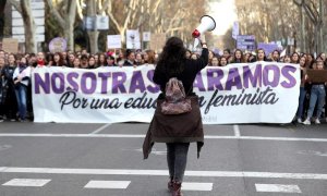 Vista del inicio de la manifestación en Madrid convocada con motivo del 8M para reclamar una igualdad real entre hombres y mujeres y denunciar las violencias machistas. /EFE