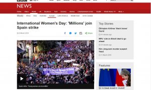 Noticia de la BBC sobre el 8-M en España en la versión digital.