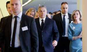 20/03/2019.- El primer ministro húngaro, Viktor Orban (c), llega a la asamblea política del Partido Popular Europeo (PPE) este miércoles en Bruselas (Bélgica). / EFE