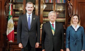 Felipe VI y el presidente mexicano López Obrador junto a su esposa Beatriz Gutiérrez en México. / EFE