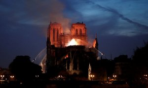 Incendio en la catedral de Notre Dame. REUTERS/Benoit Tessier