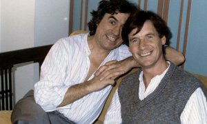 Terry Jones (izda) y Michael Palin de Monty Python posan para la prensa gráfica en 1983. EFE