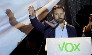 28/04/2019.- El presidente de Vox, Santiago Abascal, valora los resultados electorales en la madrileña plaza Margaret TCarlos Hidalgo