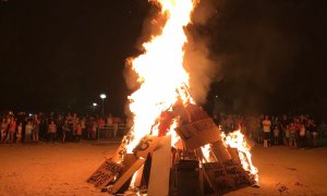 Foguera de Sant Joan organitzada pel col·lectiu La Xemeneia de cultura popular.