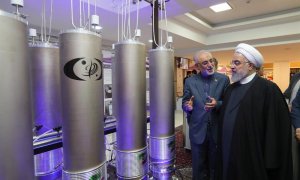 Fotografía de archivo realizada el 9 de abril de 2019 que muestra al presidente iraní, Hasán Rohaní, durante una visita a la organización de tecnología nuclear Ali Akbar Salehila en Teherán. EFE