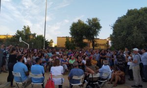 Reunión vecinal en el barrio de La Macarena, en Sevilla.