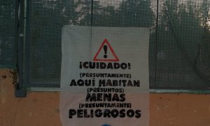 Una de las pancartas contra los menores migrantes difundida por el colectivo neonazi Hogar Social.