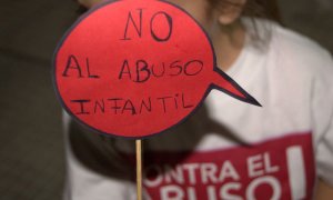 Cartel que denuncia el abuso sexual a menores de edad