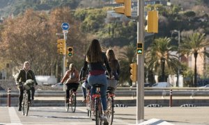 Carril bici al carrer Josep Carner de Barcelona. AJUNTAMENT DE BARCELONA.