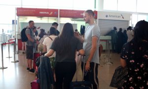 Vaga del personal de 'handling' d'Iberia a l'aeroport del Prat. POL SOLÀ