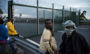 03/08/2015 - Migrantes que esperan cruzar el Canal de la Mancha a través del túnel / EFE