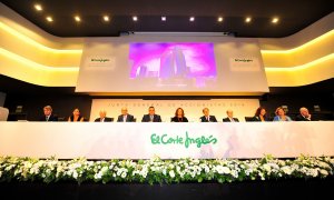 La presidenta de El Corte Inglés, Marta Álvarez (), junto al consejero delegado del Retail, Víctor del Pozo, y el secretario del consejo de administración, Antonio Hernández-Gil, entre otros consejeros, durante la reunión de la junta de accionistas del gr