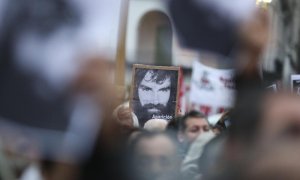 Manifestación en la Plaza de Mayo de Buenos Aires (Argentina) tras la desaparición de Santiago Maldonado. EFE/David Fernández