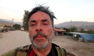 Ferran barber, colaborador de 'Público' la víspera de su detención en una imagen tomada en el valle de Nahla. (F.B.)