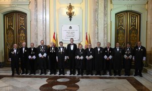 El rey Felipe VI, y el presidente del Tribunal Supremo Carlos Lesmes (6i), durante la fotografía de familia en el acto de apertura del año judicial, esta mañana en el Tribunal Supremo. EFE/FERNANDO VILLAR