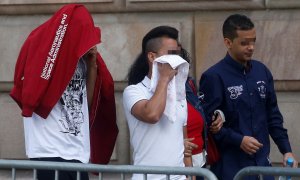 Tres de los siete acusados por la violación múltiple de una menor en Manresa (Barcelona) en octubre de 2016. EFE / Quique García