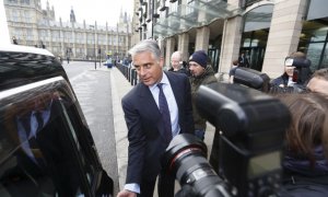 El banquero Andrea Orcel, en una foto de noviembre de 2012, cuando era directivo de UBS, tas declarar en el Parlamento británico por la manipulación del líbor y el euríbor. AFP/Justin Tallis