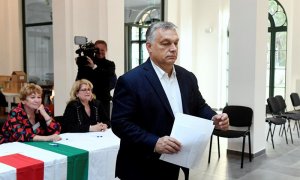 Viktor Orban acude a votar en los comicios municipales. EFE/EPA/Szilard Koszticsak