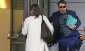 El expresidente madrileño, Ignacio González,  a su llegada a la Audiencia Nacional para testificar por la presunta financiación ilegal del PP en el caso Púnica. - EFE