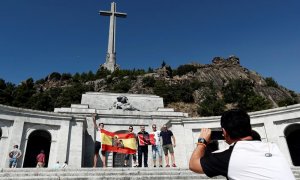 Militantes franquistas en el Valle de los Caídos. EFE