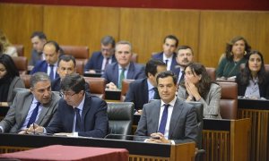 Juan Manuel Moreno en el pleno del Parlamento de Andalucía