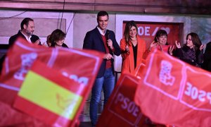 Pedro Sánchez comparece en Ferraz tras su victoria en las elecciones del 10-N./ JuanJo Martín (EFE)