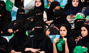 Mujeres saudíes viendo un partido de fútbol / EFE