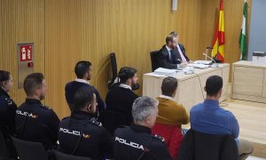 Los miembros de La Manada (izq a dcha), Manuel Guerrero, Jesús Escudero, José Ángel Prenda y Alfonso Jesús Cabezuelo, sentados en la sala de la Audiencia de Córdoba donde se celebra el tercer día de juicio acusados de abusar de una chica en Pozoblanco (Có