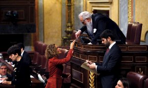 03/12/2019.- La diputada socialista, Meritxell Batet (i), durante la votación a la Presidencia del Congreso junto al presidente de la Mesa de Edad, el diputado Agustín Zamarrón (d) durante la sesión constitutiva de la Cámara Baja. La diputada socialista