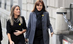 Las diputada de JxCat Laura Borràs y Míriam Nogueras, a su llegada al Congreso, para reunise con la delegación del PSOE para abordar la investidura del presidente en funciones y candidato socialista, Pedro Sánchez. EFE/ Fernando Alvarado