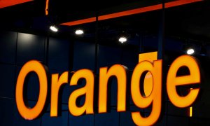 El logo de Orange en su stand en el Mobile World Congress de Barcelona. REUTERS/Yves Herman