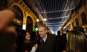 El alcalde de Zaragoza, Jorge Azcón, y la vicealcaldesa Sara Fernández encendieron este año la iluminación navideña más cara de la historia de Zaragoza.AYUNTAMIENTO DE ZARAGOZA