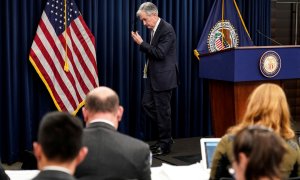 El presidente de la Reserva Federal, Jerome Powell, tras la rueda de prensa para informar de las decisiones en la reunión del Comité de Mercado Abierto de la institución, en Washington. REUTERS/Joshua Roberts