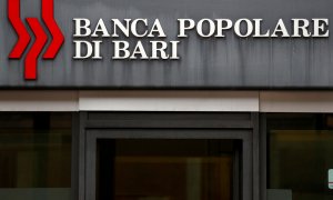 El logo de Banca Popolare di Bari en una sucursal en Roma. REUTERS/Guglielmo Mangiapane